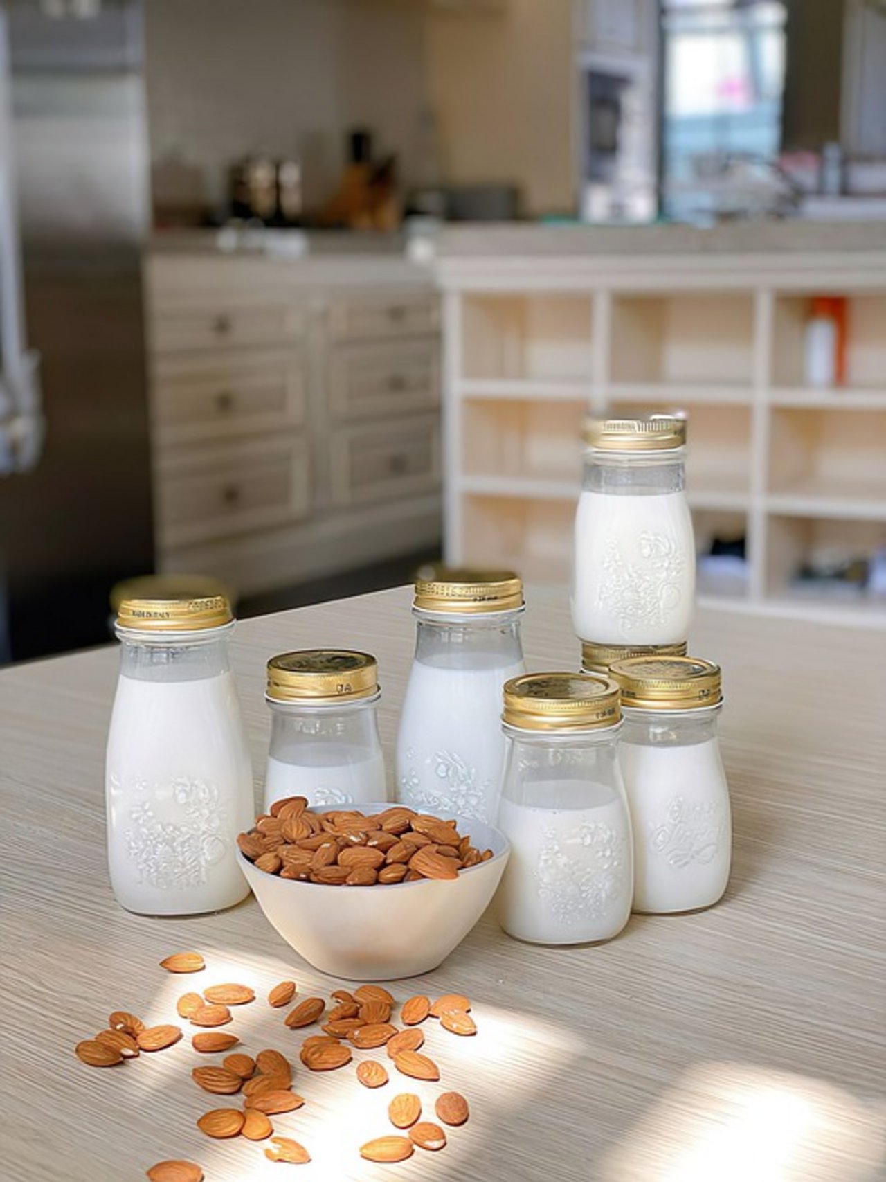 Die Mandelmilch hat ähnlich viel Fett wie Milch (über drei Prozent) (Bild Pixabay)
