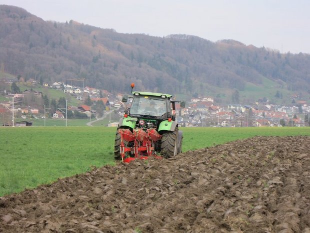 Deutsche Landwirte und Landwirtinnen wollen zusammenspannen: Das Bundesministerium lanciert eine Datenplattform zum Austausch und Überblick. (BauernZeitung)