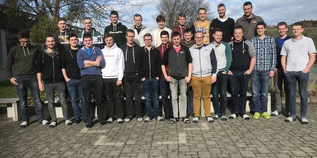 Sie haben die Ausbildung zum Landwirt und zur Landwirtin EFZ im Kanton Luzern abgeschlossen. Auf dem Bild zu sehen ist die Klasse 3b. (Bilder zVg)