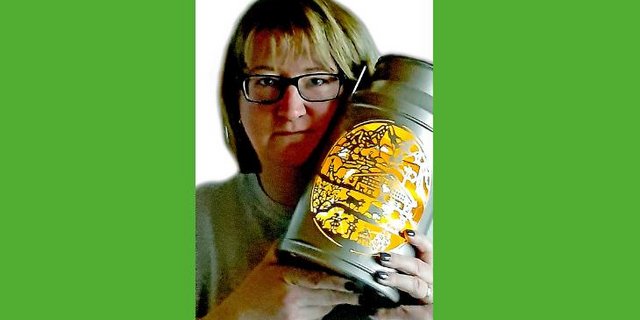 Das Lachen ist Redaktorin Wyss vergangen, als sie erfuhr, dass ihre Milchkannenlaterne in Indien produziert wurde, und nicht wie angenommen in der Schweiz. (Bild BauZ)