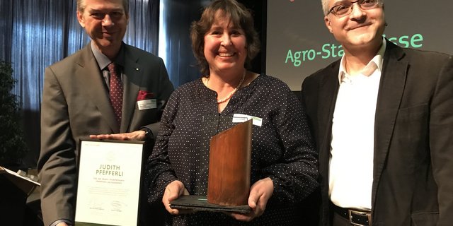 Die Siegerin Judith Pfefferli mit den Jury-Mitgliedern Gian Bazzi und Pietro Beritelli. (Bild akr)
