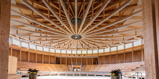 Dieses Bild dominiert dieses Jahr in den Markthallen, hier die Bündner Arena in Cazis. (Bild Michaela Ganz, Bündner Arena)