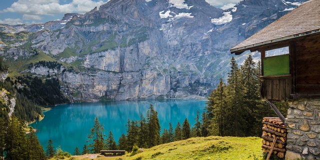 Auch der Oeschinensee ist ein sehr beliebtes Touristen-Ziel. (Bild TeeFarm/pixabay)