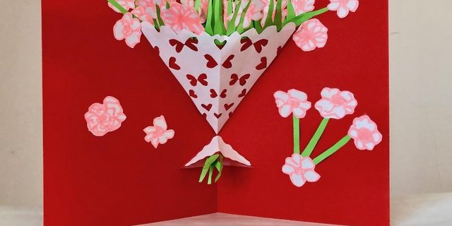 Pop-Up-Karte zum «danke» sagen am Muttertag. (Bilder und Video Esther Thalmann)