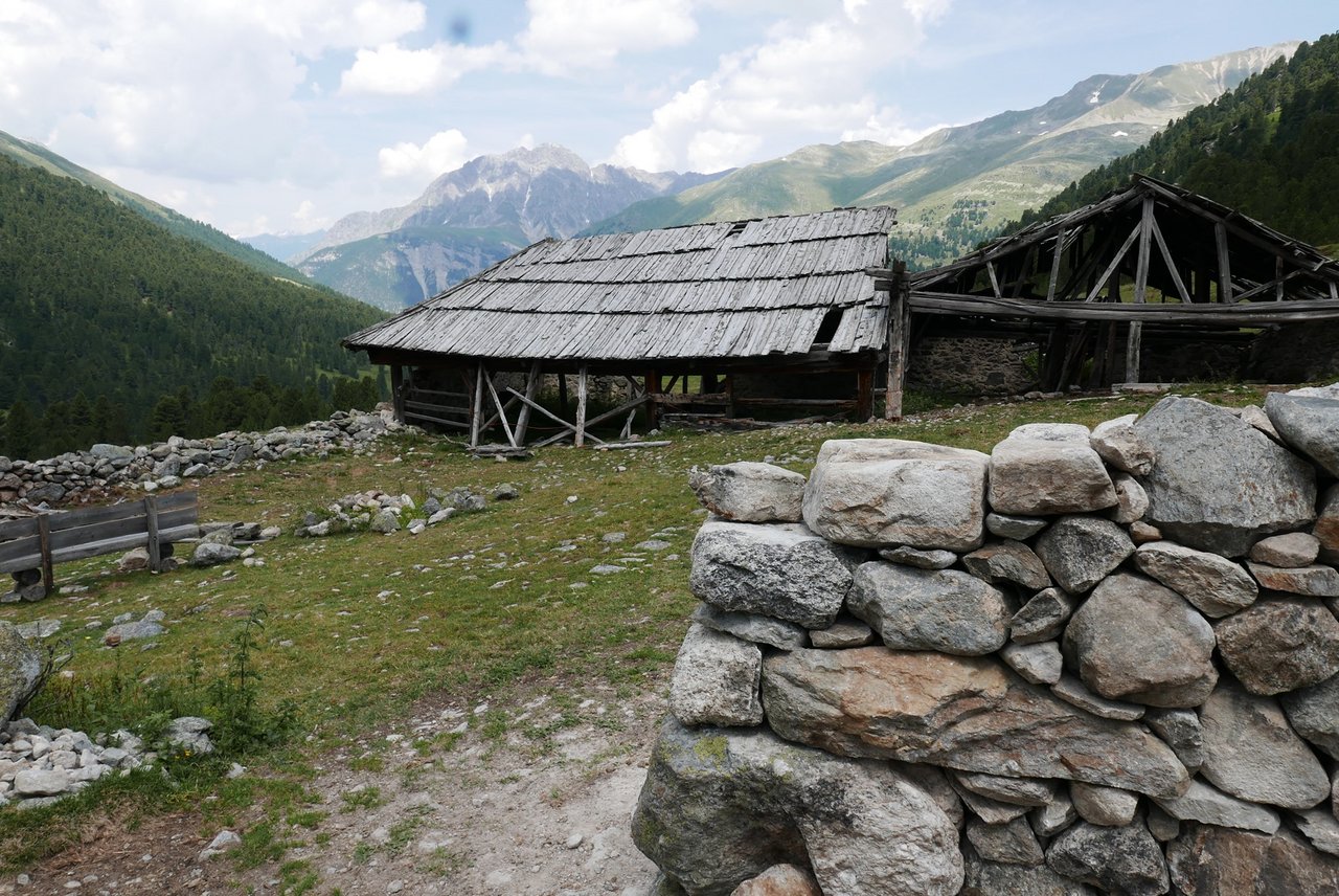 Die Stiftung Landschaftsschutz Schweiz unterstützt den Erhalt schützenswerter Bauten etwa die Restauration der historischen Alp Tamangur in Scuol GR. (Bild Stiftung Landschaftsschutz Schweiz)