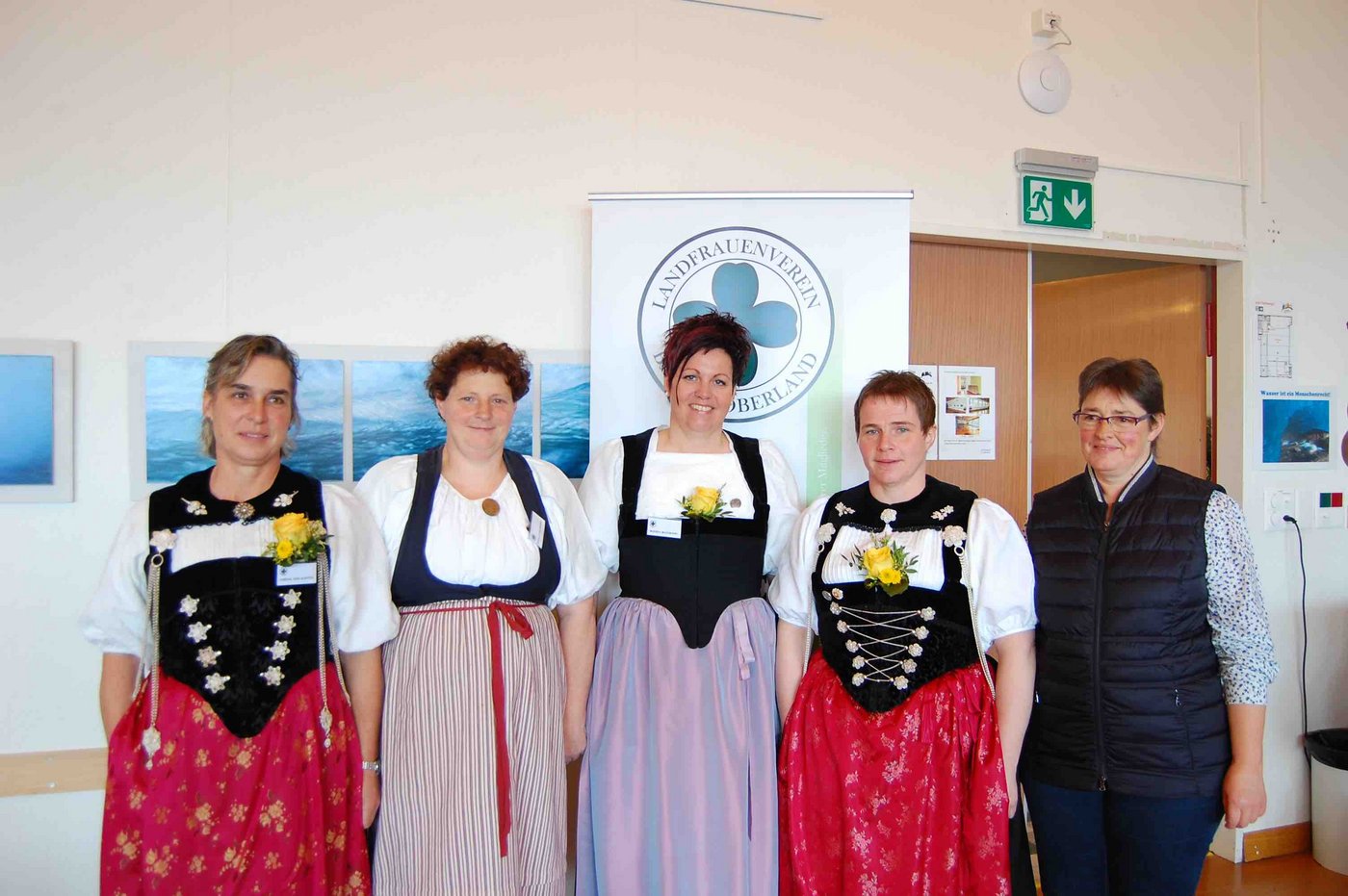 Präsidentin Monika Mosimann (Mitte) mit den abtretenden Vorstandsmitgliedern (v. l. n. r.) Sabina von Gunten und Nicole von Bergen, neu im Vorstand sind Christine von Allmen und Christine Hager. (Bilder Marcel Schmid)