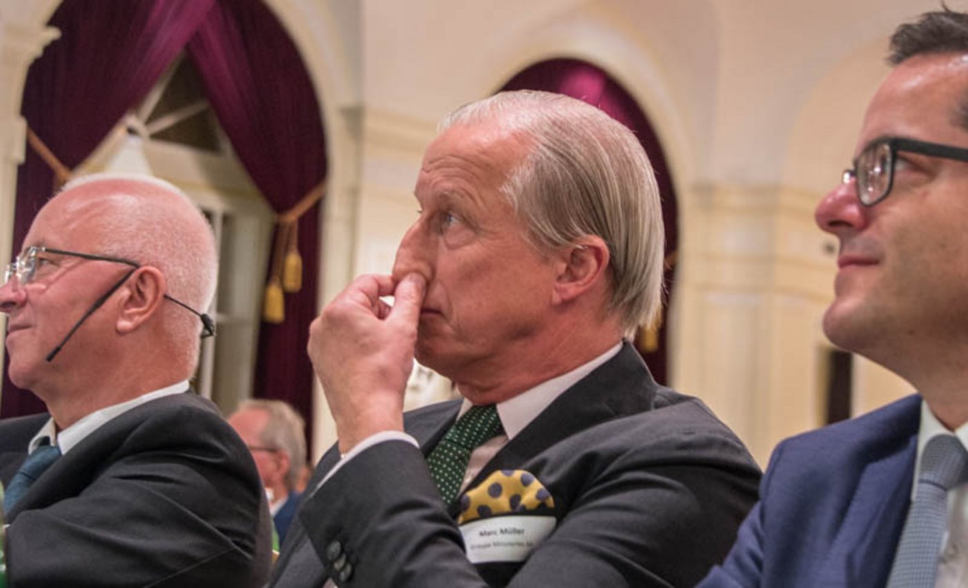 Marc Müller (Mitte) kritisiert den Umgang mit der Grenzöffnung. Sie würde der Landwirtschaft und der ersten Verarbeitungsstufe die Grundlage entziehen. (Bild hja)