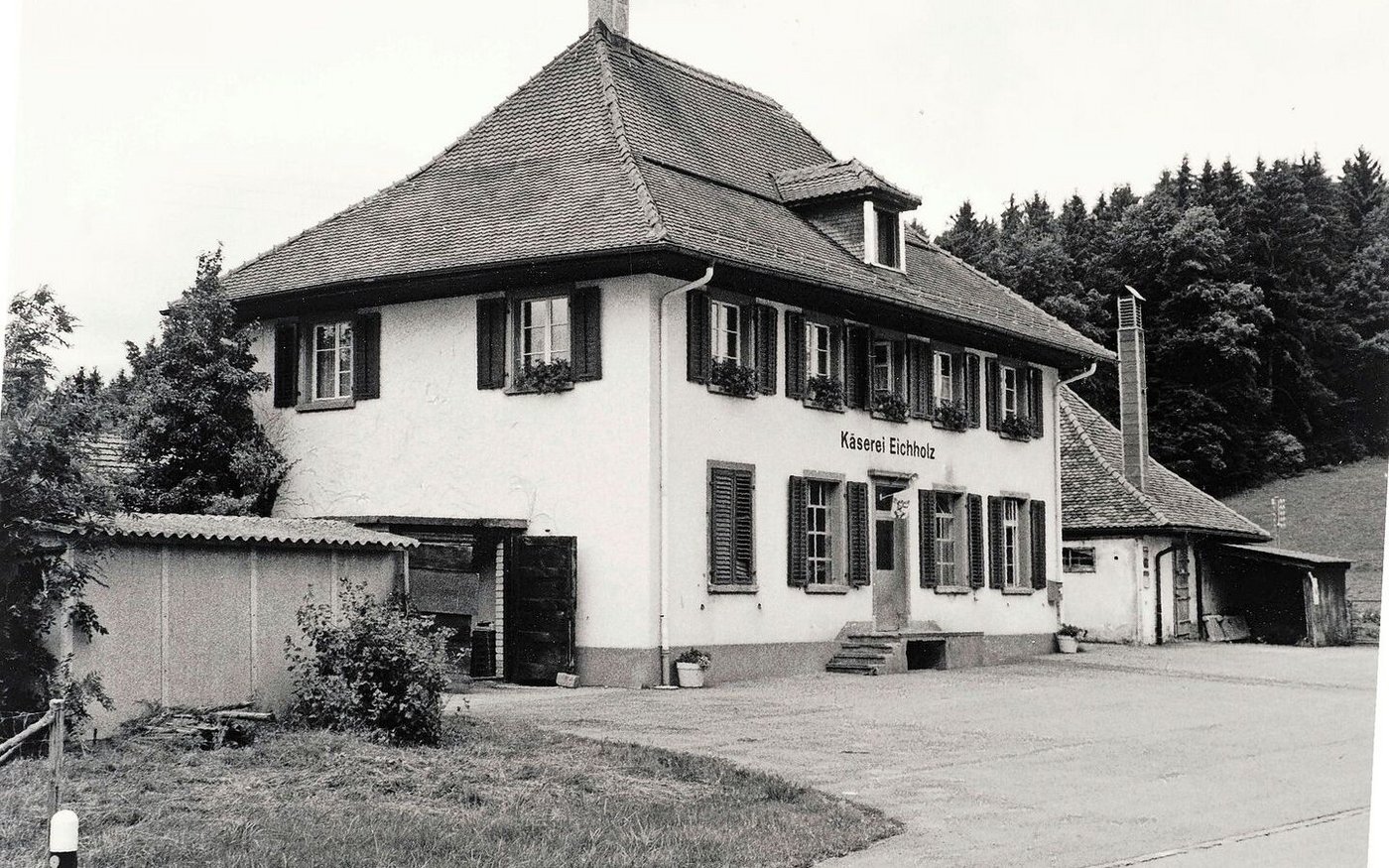 Dieses Bild der Käserei Eichholz wurde 1983 aufgenommen. Bis heute hat sich äusserlich nicht viel verändert. Nach dem Umbau aber schon. 