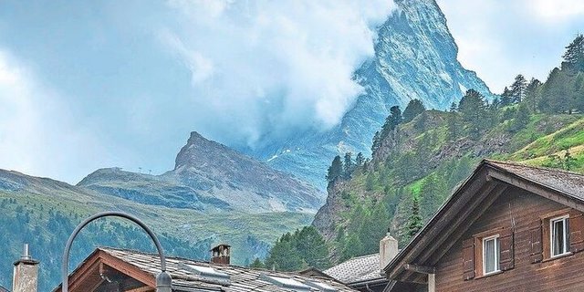 Enge Bauzonen, hohe Nachfrage: Bergdörfer ringen um ihre Entwicklung.