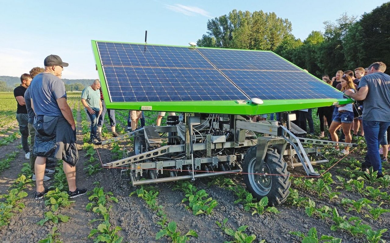 Der Farmdroid hat vier Solarpanels.