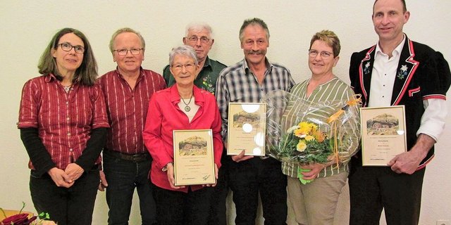 Die Geehrten (v. l.): Susanna Lardi und Peter Portmann, Anni und Franz Renggli, Irene und Werner Rychener, Walter Schnider.