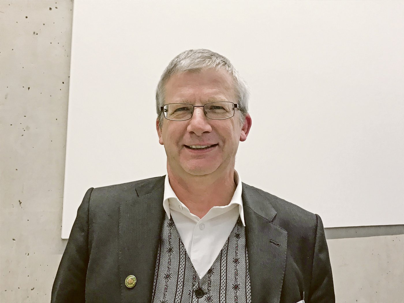 Matthias Schick führte als Moderator durch den Strickhof-Schweinetag.(Bild Alexandra Stückelberger)