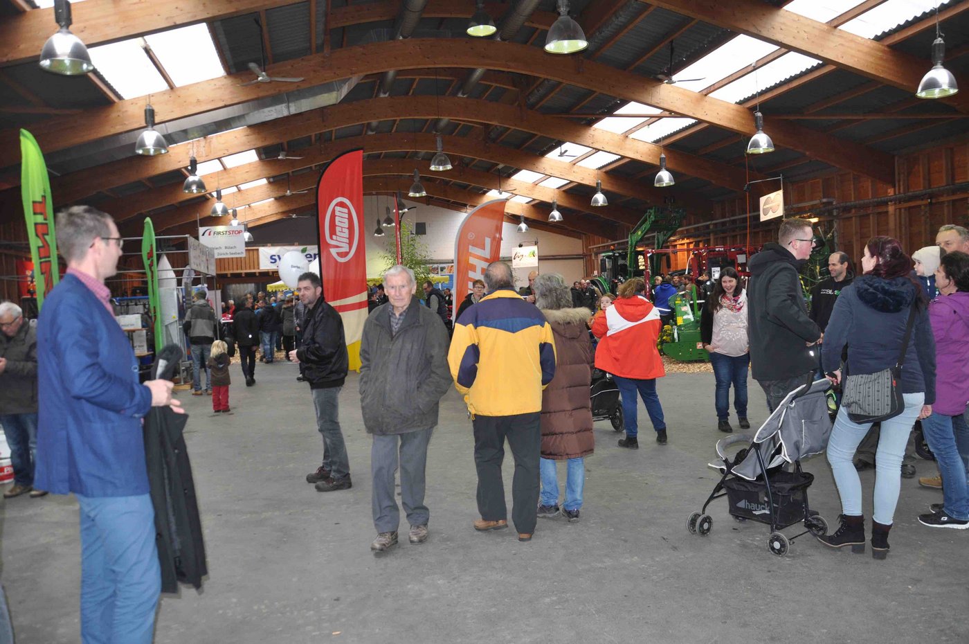 Trotz Agrama am gleichen Datum, die Zürcher Oberländer Bauern bleiben dem Uster Märt treu. (Bild nb)