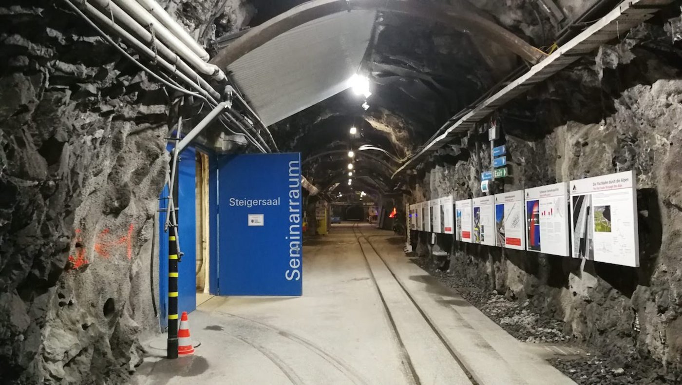 In einem Seitenraum des Stollen steht die Versuchsfläche.