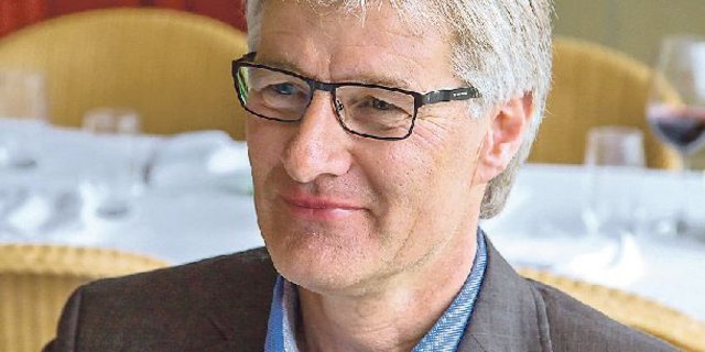 Robert Raval ist seit 30 Jahren Geflügelproduzent. (Bild zVg)