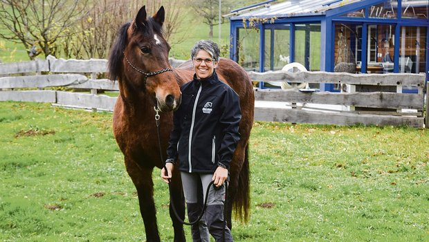 Daniela Marty mit ihrer Stute Lila. «Pferde spiegeln dich zu 100 Prozent wieder», sagt die 49-Jährige.(Bild Stefanie Giger)