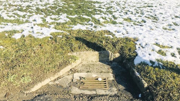 Wasserschächte bilden ein Risiko für die direkte Abschwemmung von Pflanzenschutzmitteln. (Bild Beat Lerch)