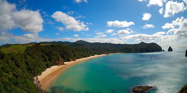 Der wunderschöne New Chums Beach in Neuseeland ist nur zu Fuss erreichbar. (Bild Piotr Zurek)
