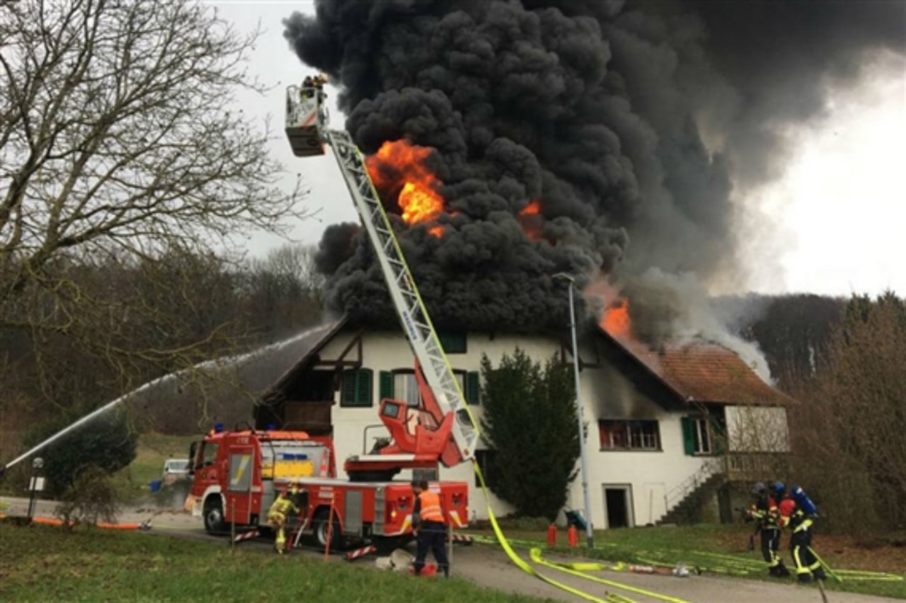 Das Bauernhaus brannte am 5. Dezember nieder. (Bild Kantonspolizei Bern) 