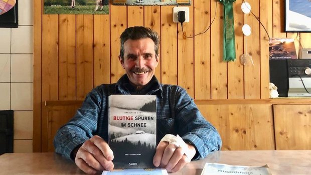 «Blutige Spuren im Schnee» ist Hansjakob Martis drittes Buch. Und der 69-Jährige Bauer hat noch weitere Geschichten in der Pipeline. (Bilder Esther Thalmann)