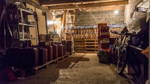 Das vorübergehend gut gefüllte Lager: In der Garage der Familie Petryschyn hat Murri alles vorbereitet, um möglichst vielen Menschen helfen zu können.