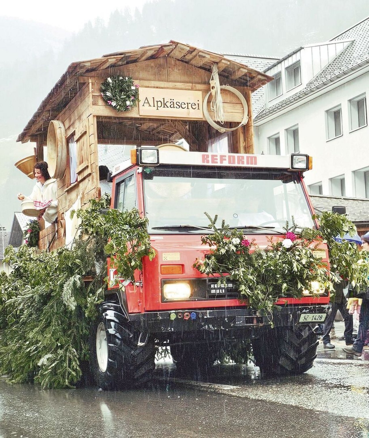 Sogar eine Alpkäserei wurde mitgeführt. 