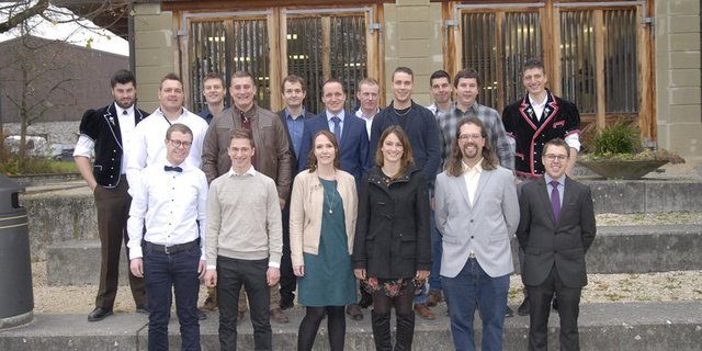 Die frisch diplomierten Agrotechnikerinnen und Agrotechniker HF. (Bild Inforama)