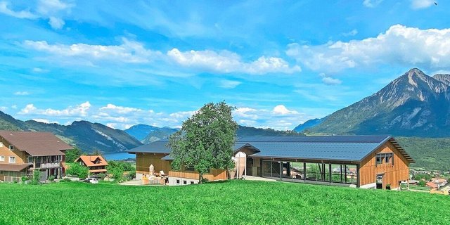 Der Bitzihof der Familie Wallimann oberhalb Alpnach mit dem Neubau nach einem Brandfall 2021. 