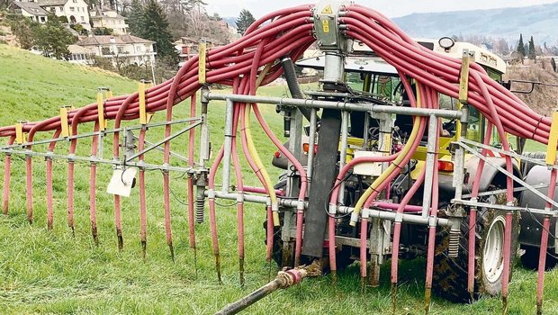 Auf Güllen und Miste Auf Güllen und Misten am Wochenende – vor allem in Siedlungsnähe – zu verzichten, ist grundsätzlich und überall zu empfehlen.