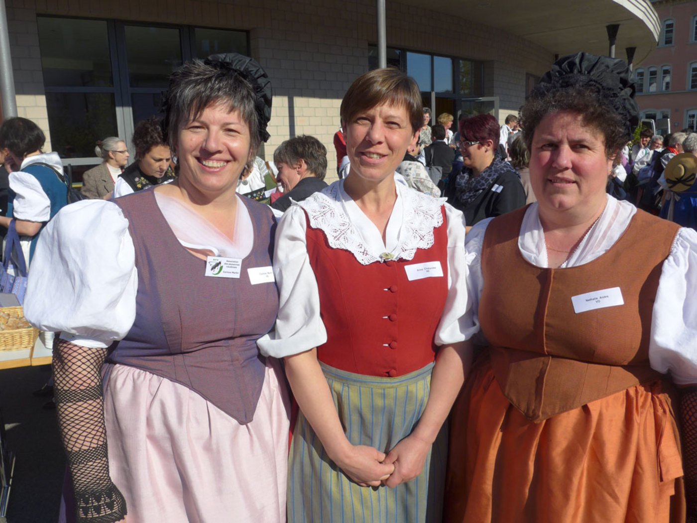 Die neue Vorständin Anne Challandes, umrahmt von den Waadtländer Kolleginnen Corinne Martin und Nathalie André.