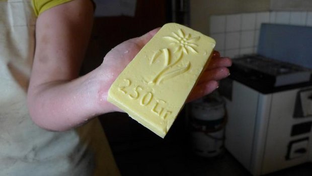Butter von der Alp Schwandi. (Bilder Lea Kluge)