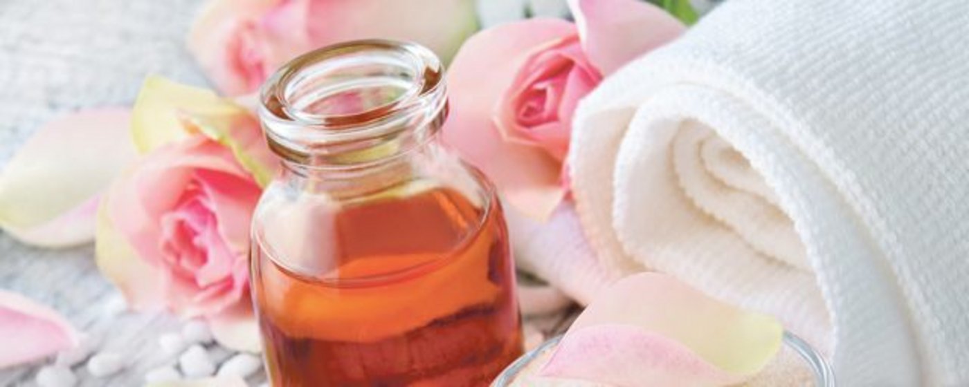 Öle zur Massage sollten nicht selbst gemischt und die Anwendung zuerst getestet werden. (Bild fotolia)