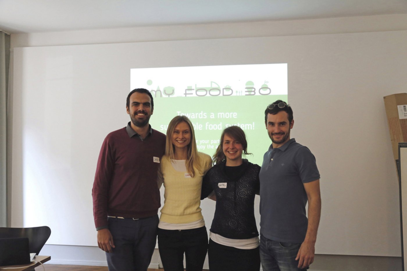 Das junge Team der Foodways Consulting GmbH, das verantwortlich für die Umsetzung des Projekts MyFood30 ist (v.l.n.r): João Almeida, Laura Robinson, Dörte Bachmann und Samuel Bühlmann. (Bild Helena Barth)