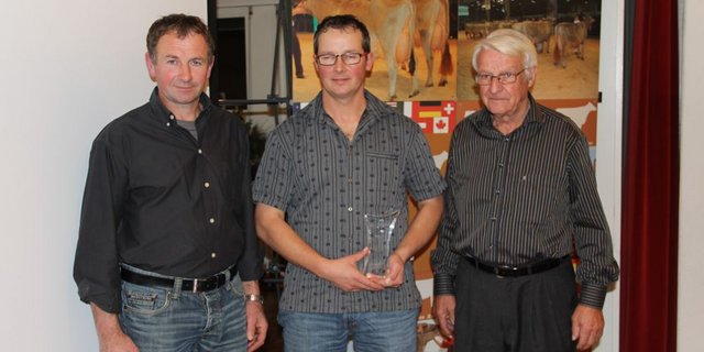 IGBS-Präsident Ernst Biser und die beiden Preisträger Markus und Hans Neuenschwander (v. l. n. r.)  Bild: chw