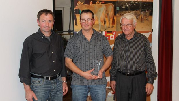 IGBS-Präsident Ernst Biser und die beiden Preisträger Markus und Hans Neuenschwander (v. l. n. r.) Bild: chw