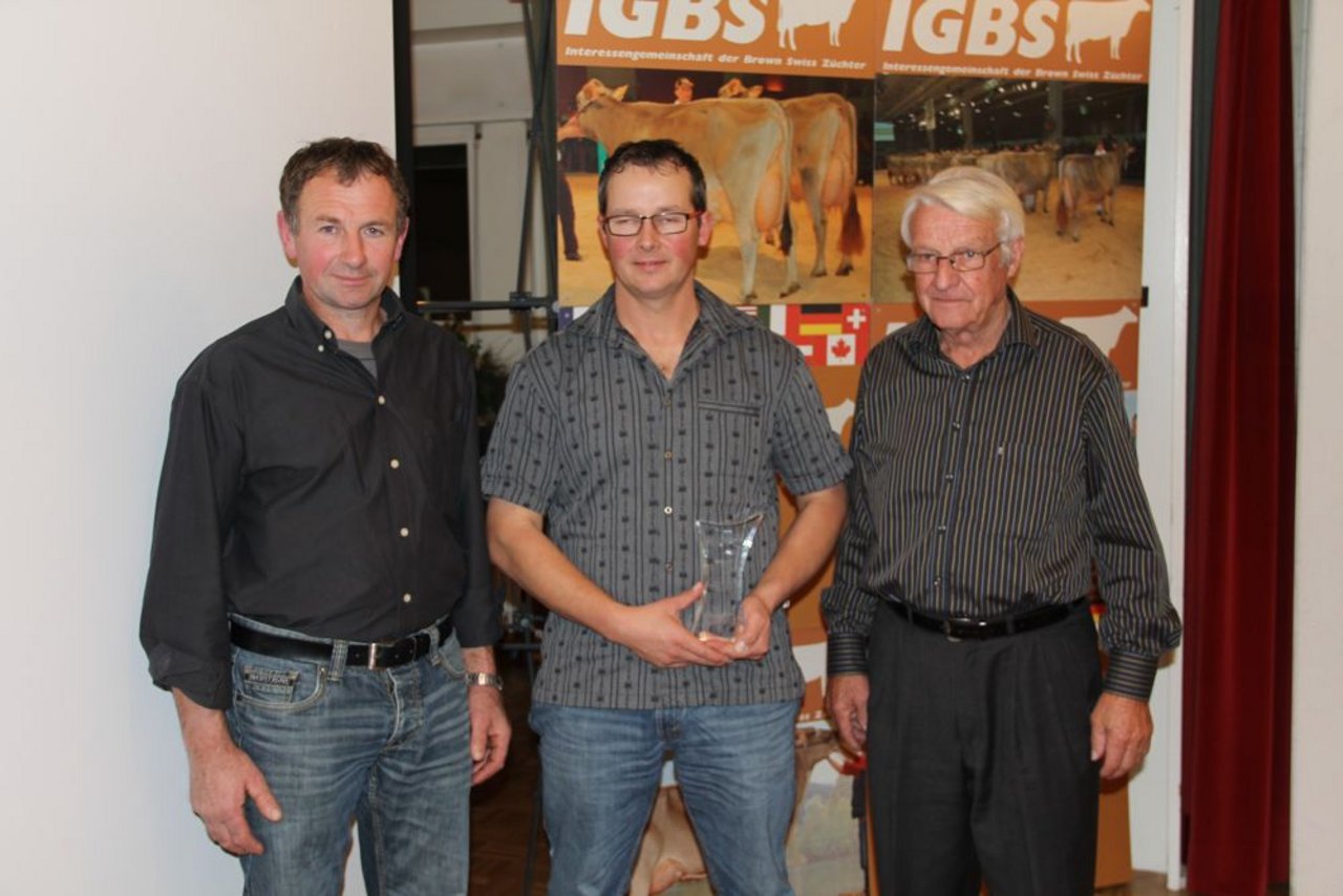 IGBS-Präsident Ernst Biser und die beiden Preisträger Markus und Hans Neuenschwander (v. l. n. r.) Bild: chw