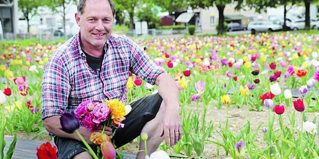 «Kunden wollen jederzeit blühende Blumen vorfinden.» Urs Buri aus Oberbalm BE bewirtschaftet seit 25 Jahren Blumenfelder zum selber Pflücken. (Bild bs)
