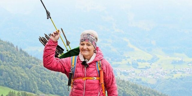 Fast wie ein Indianerhäuptling im Westernfilm: Helena Thoma hat den nächsten Pfahl stets griffbereit.