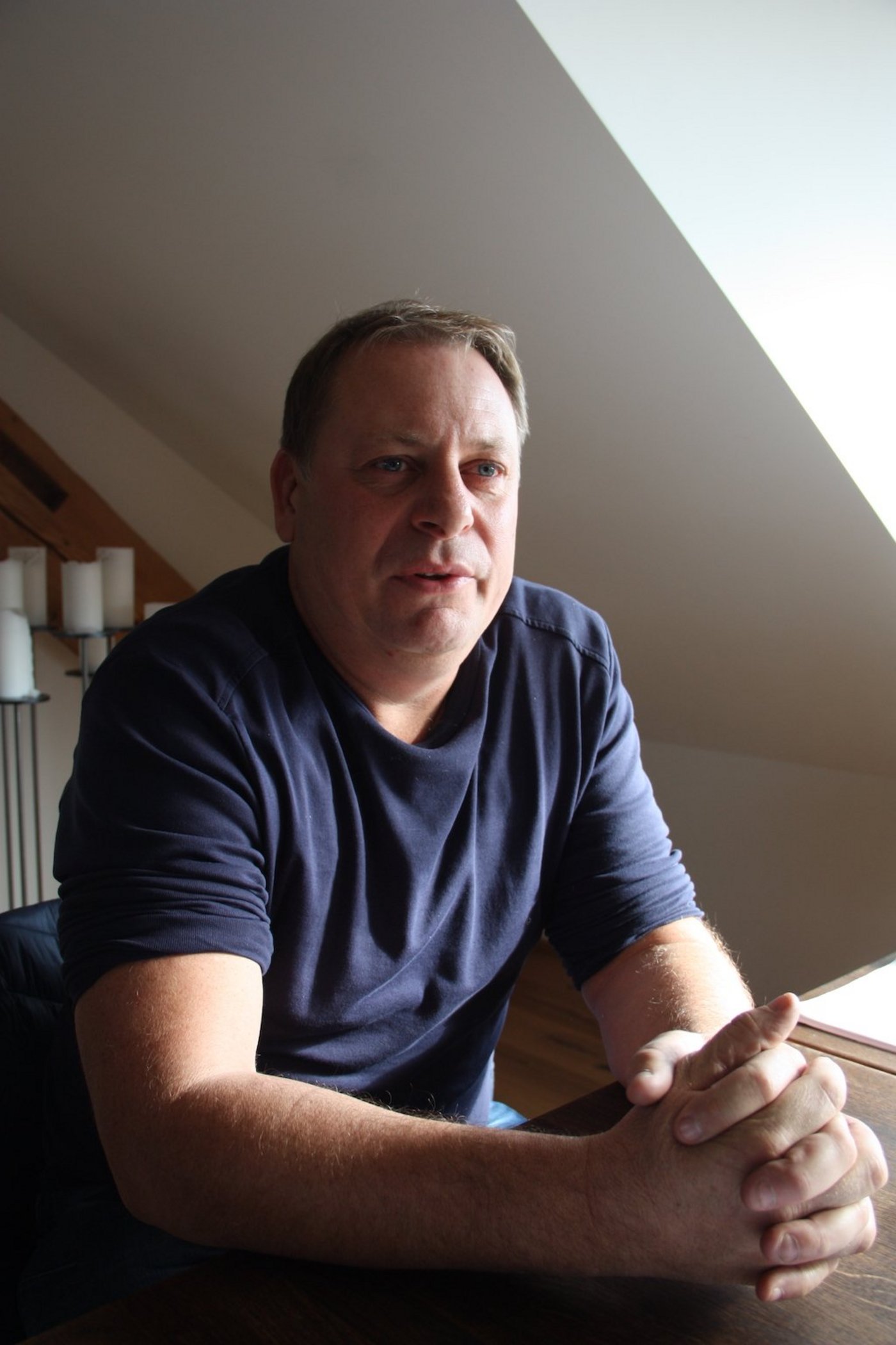 Für Rolf Etter ist die Mutterkuhhaltung in seiner Betriebsgemeinschaft gefährdet. (Bild Andrea Wyss)