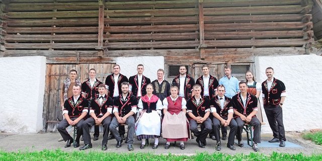 Die Absolventen und Absolventinnen der Abschlussklasse des BWZ Giswil. 