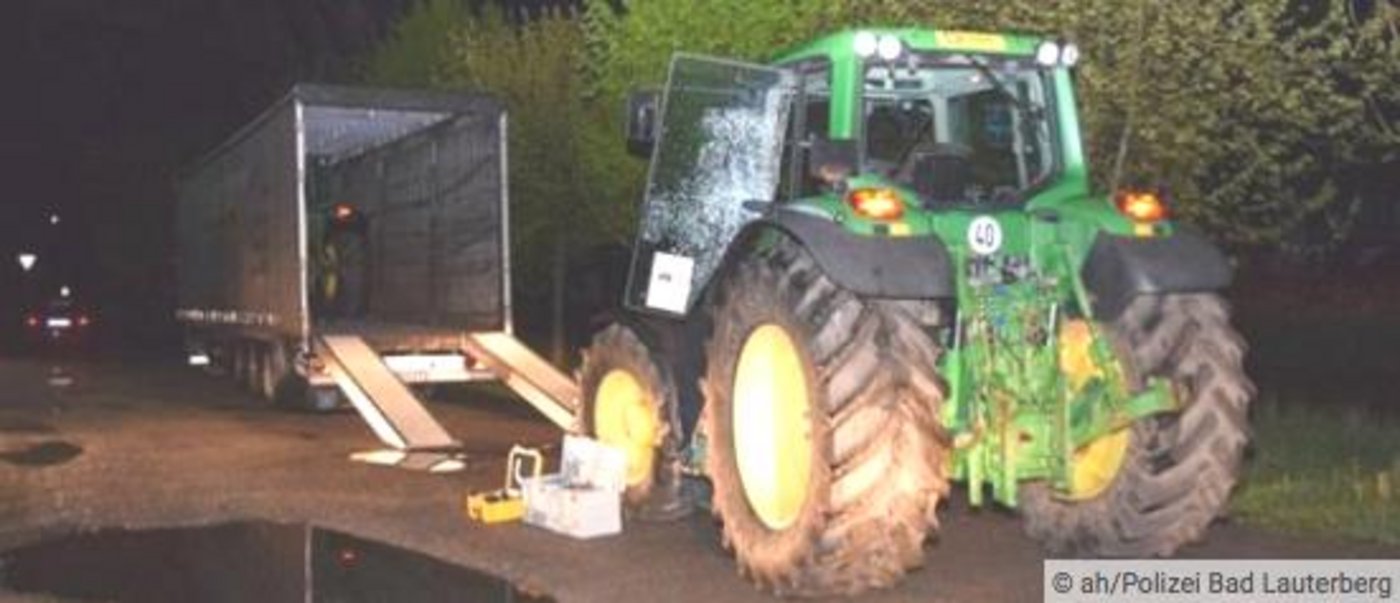So wollten die Täter die beiden Traktoren verladen. (Bild Screenshot agrarheute.com)