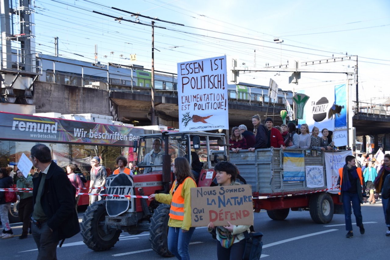 Das Motto der Demo «Essen ist politisch» soll auf die Macht der Konsumenten beim Einkauf hinweisen. (Bild jsc)