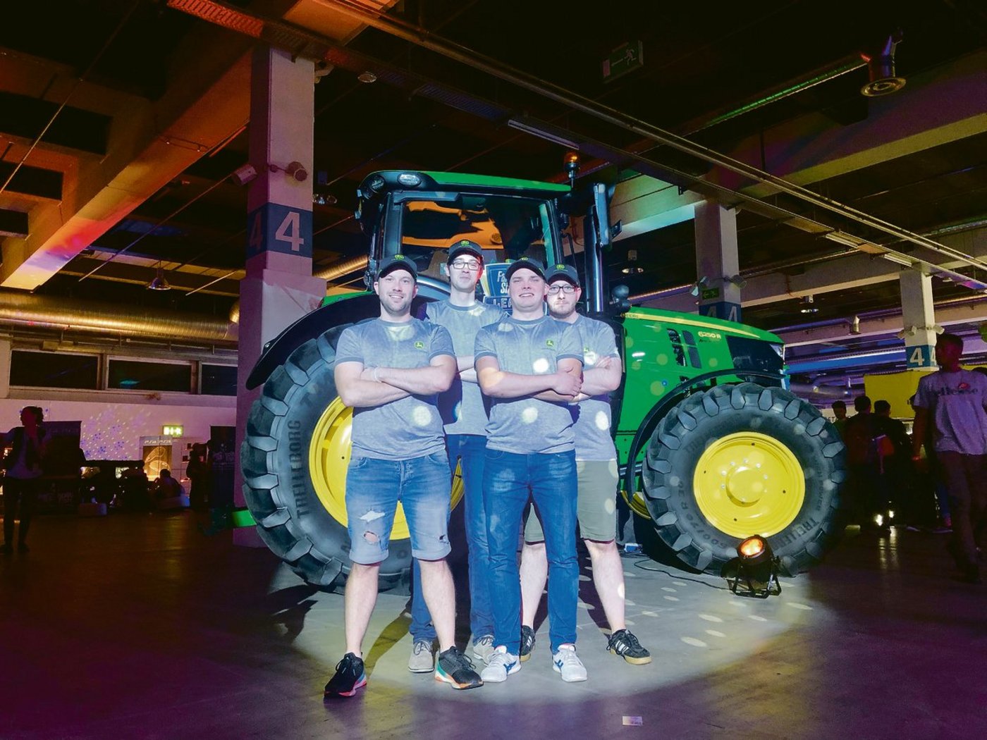Benedikt Dahme, Lukas Meyer, Markus Steinmüller und Manuel Zeiler treten als Team John Deere an. (Bild jba)