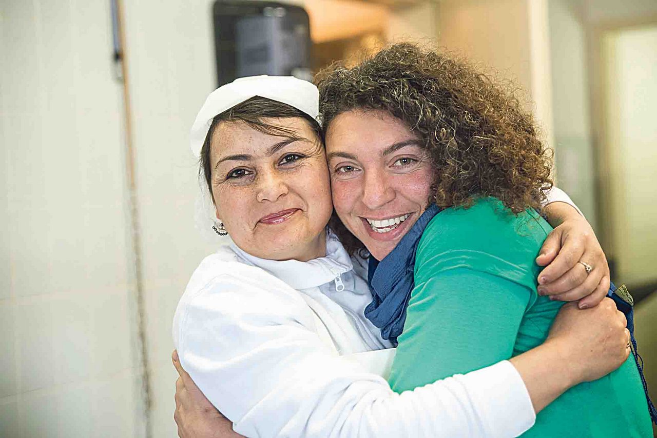 Michela Esposto (rechts) aus der Schweiz mit Rukhsova Usmonova aus Tadschikistan. (Bilder Giorgio Hösli/UN Women)