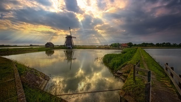 Idyllisch mit Windmühle präsentieren sich niederländische Landschaften wie hier in Texel, die Landwirtschaft ist aber sehr unternehmerisch. (Bild Pixabay)
