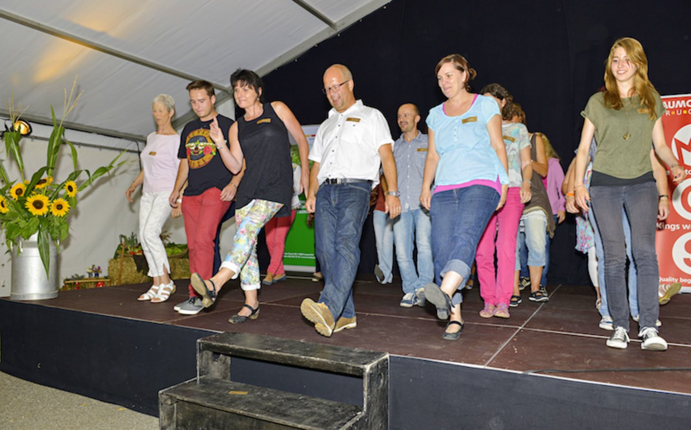 Beim Linde Dance fühlt man sich mit oder ohne Hut und Stiefel als echtes Cowgirl oder cooler Cowboy. (Bild bm)