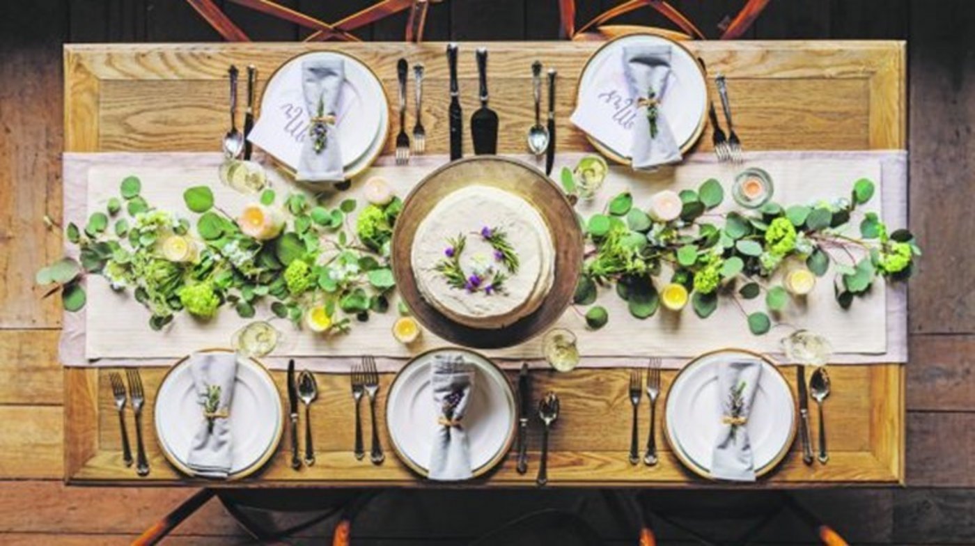 Festlich und mit viel Liebe zum Detail wurde der Tisch eingedeckt. Genau so, wie es die Gastgeberin geplant hat. (Bild Pixels)