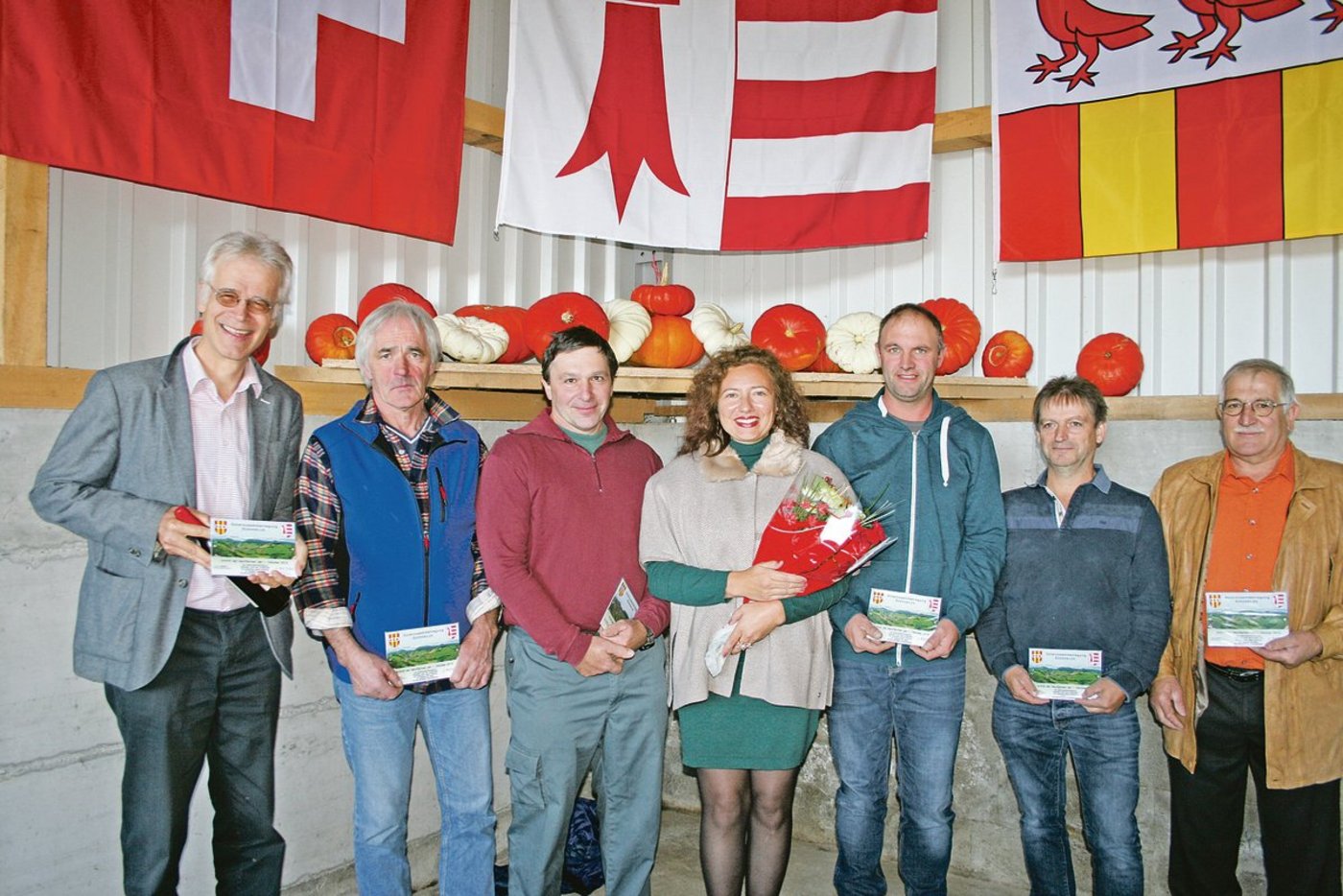 Mitglieder der Behörden und der Vorstand der Bodenverbesserungsgenossenschaft Ederswiler feierten einen grossen Erfolg  (v. l. n. r.): Pierre Simonin, Willy Bachmann, Heinz Spies, Rita Stadelmann, Noël Willemin, Gerold Bloch und Ernest Müller. (Bilder Benildis Bentolila)