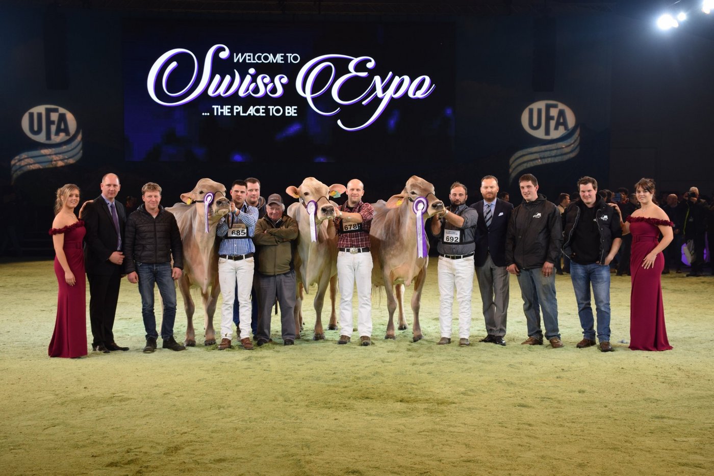 Grand Champion - Senior-Champion (rechts): Truaisch Fili. Panner Fortuna, Matthias Vitali, Olivone Reserve (Mitte): Glenn Laos, Nicola Pedrini, Airolo Mention (links): Tschudenhaus Big Boy Polly, Franz und Pascal Felder, Marbach