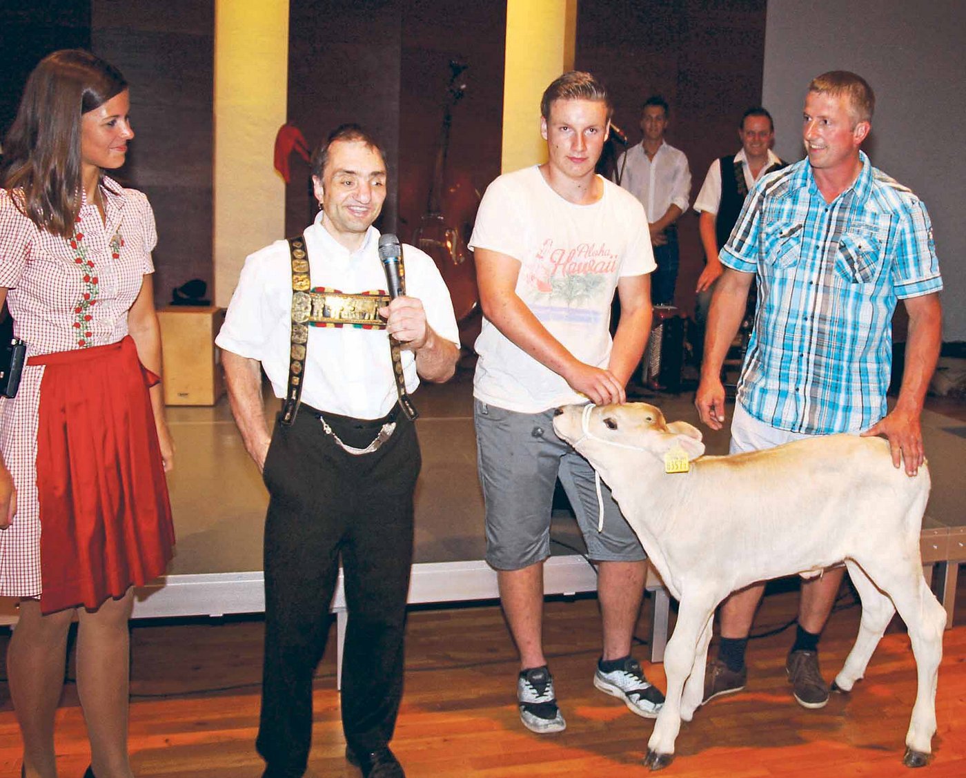 der  Züchtergruppe Thurgau-Bodensee gab es für Chläus ein Kälbchen, das auf den Namen Melanie hört.